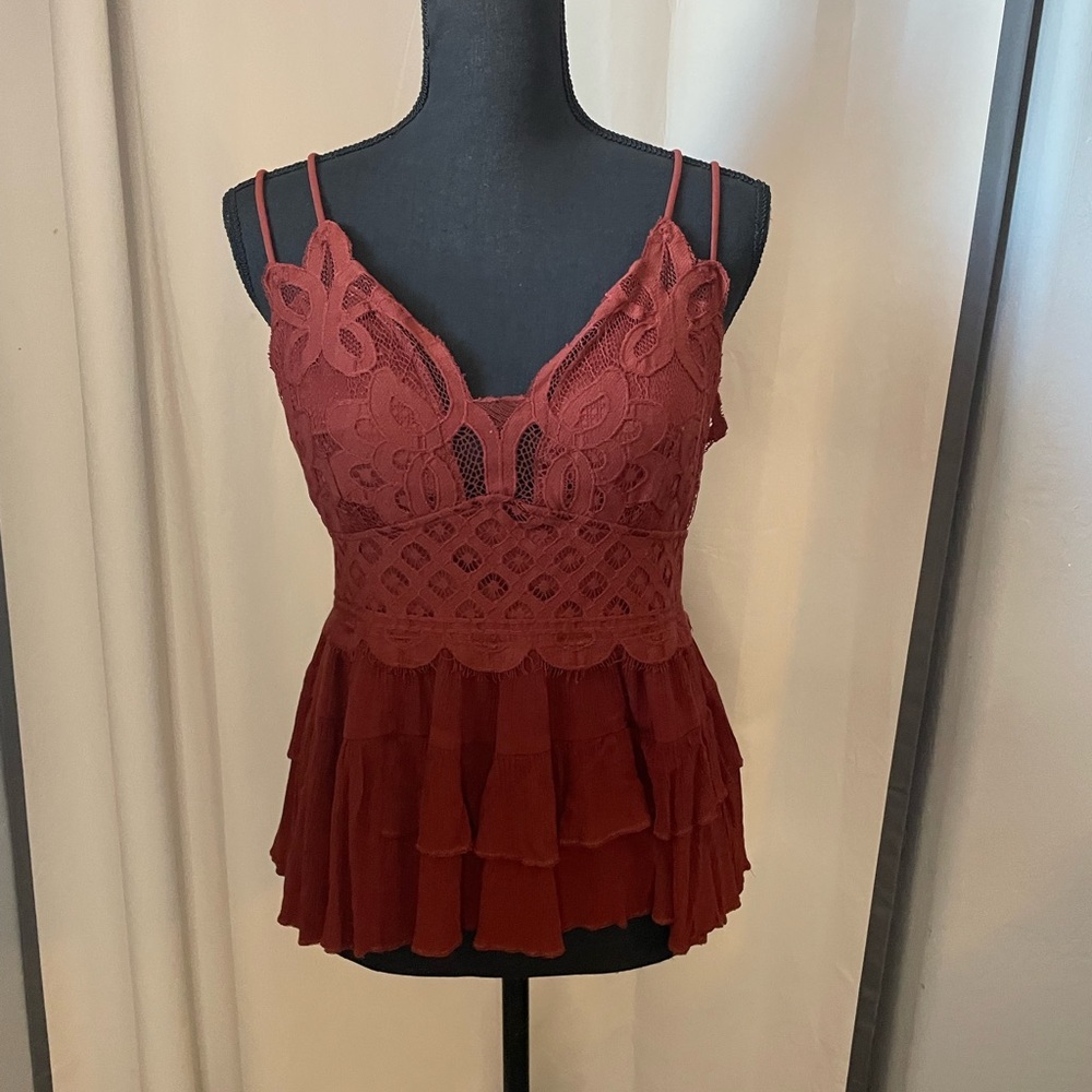 Zenana Outfitters Burgundy Lace Tank Top